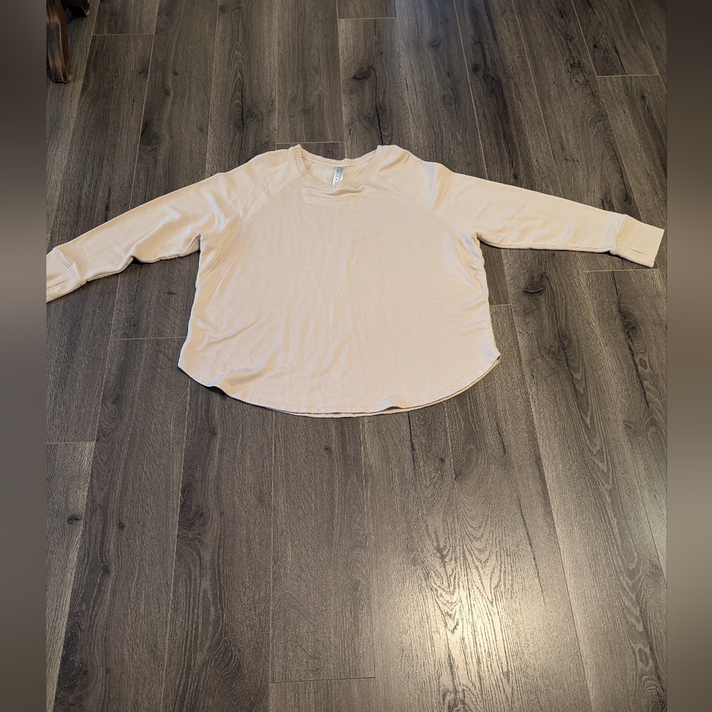 Core 10. Women's Cream Long Sleeve Sweatshirt. Super Soft Material. 3X. GUC.